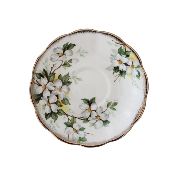 Vintage Royal Albert White Dogwood Bone China Floral Teacup & Saucer Set - Picture 9 of 11
